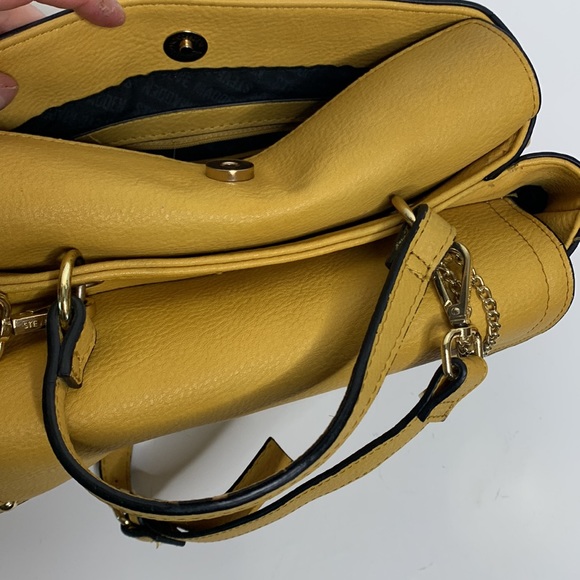 Steve Madden | Yellow Multifunctional Leather Adjustable Bag | Crossbody & Carry - Picture 10 of 12